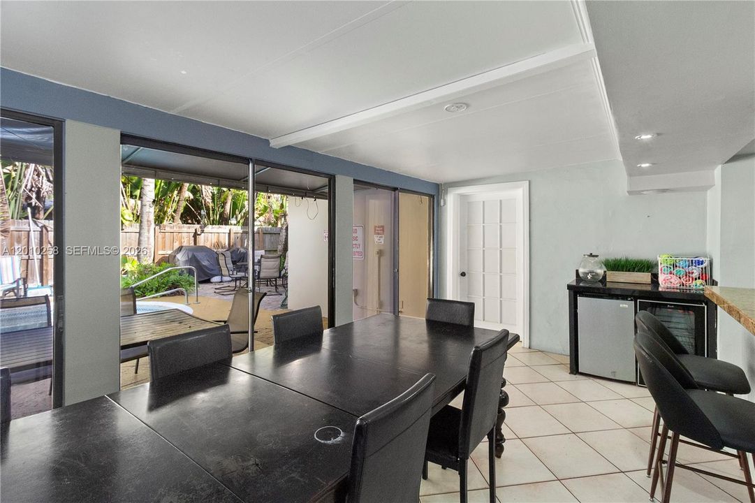En Venta: $729,000 (4 camas, 3 baños, 1916 Pies cuadrados)