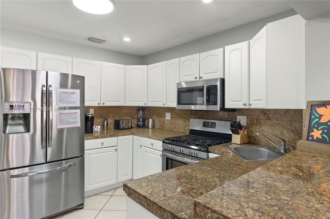 En Venta: $729,000 (4 camas, 3 baños, 1916 Pies cuadrados)