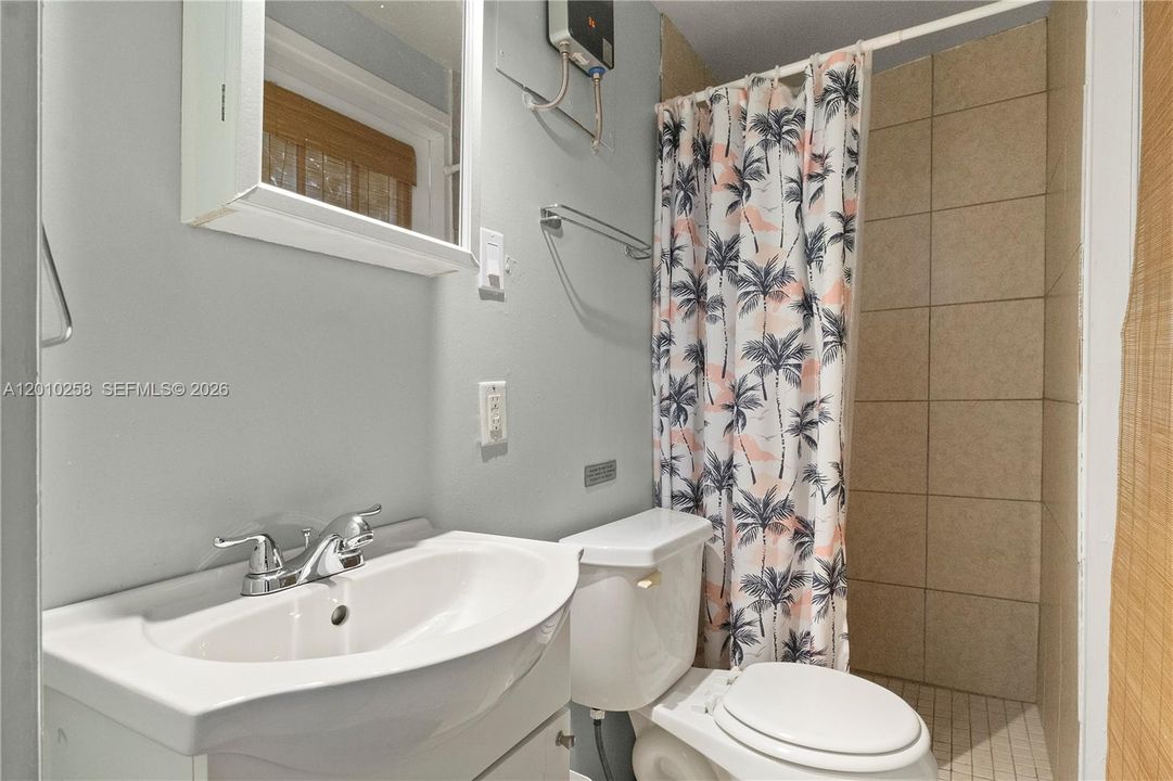 En Venta: $729,000 (4 camas, 3 baños, 1916 Pies cuadrados)