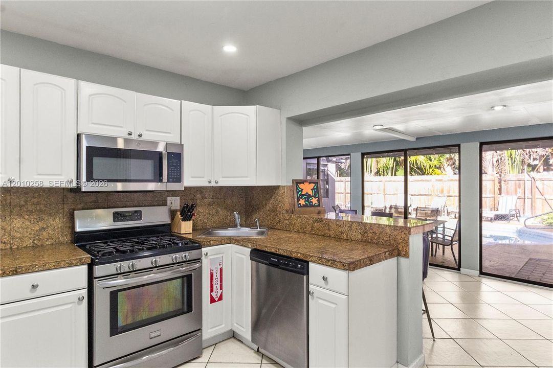 En Venta: $729,000 (4 camas, 3 baños, 1916 Pies cuadrados)