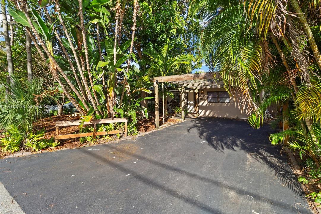 En Venta: $729,000 (4 camas, 3 baños, 1916 Pies cuadrados)