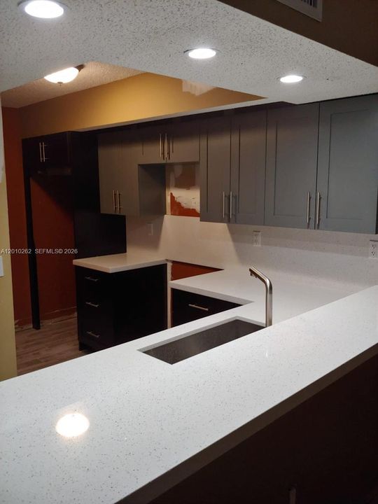 Activo con contrato: $249,900 (2 camas, 2 baños, 1113 Pies cuadrados)
