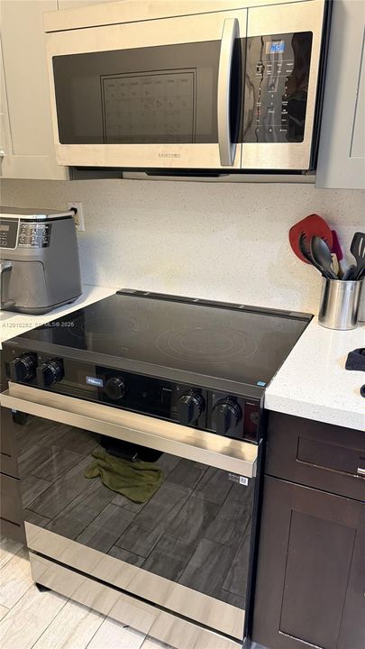 Activo con contrato: $249,900 (2 camas, 2 baños, 1113 Pies cuadrados)