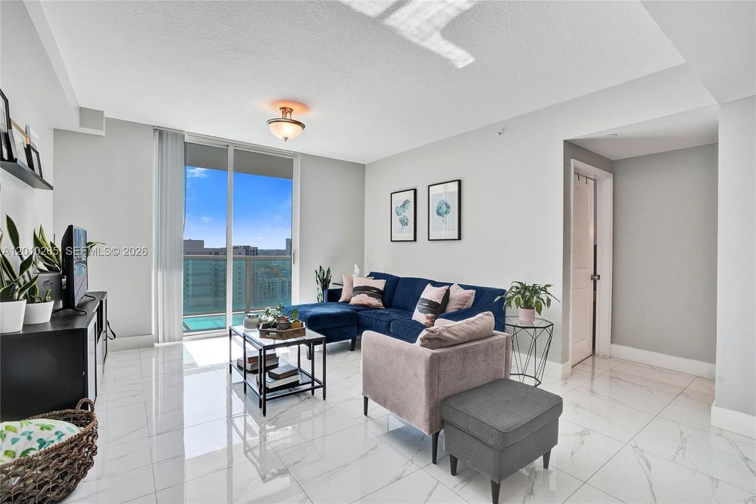 En Venta: $489,000 (2 camas, 2 baños, 1069 Pies cuadrados)