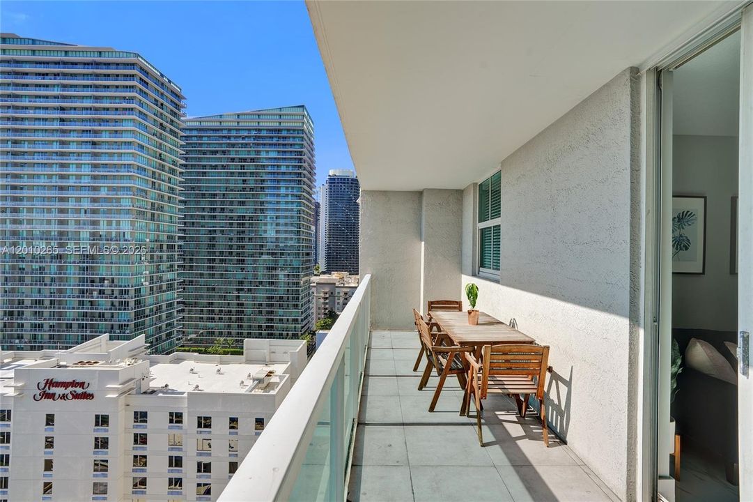 En Venta: $489,000 (2 camas, 2 baños, 1069 Pies cuadrados)