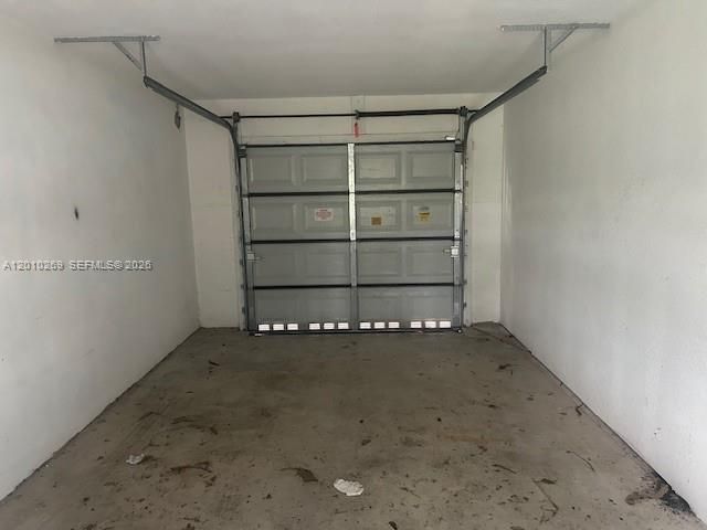 合同活跃: $11,000 (6 贝兹, 4 浴室, 5170 平方英尺)