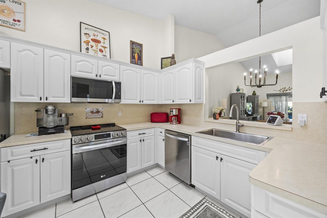 Kitchen wit pass through