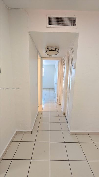 Под контрактом: $175,000 (1 спален, 1 ванн, 596 Квадратных фут)