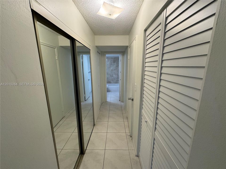 For Sale: $272,000 (1 beds, 1 baths, 809 Square Feet)