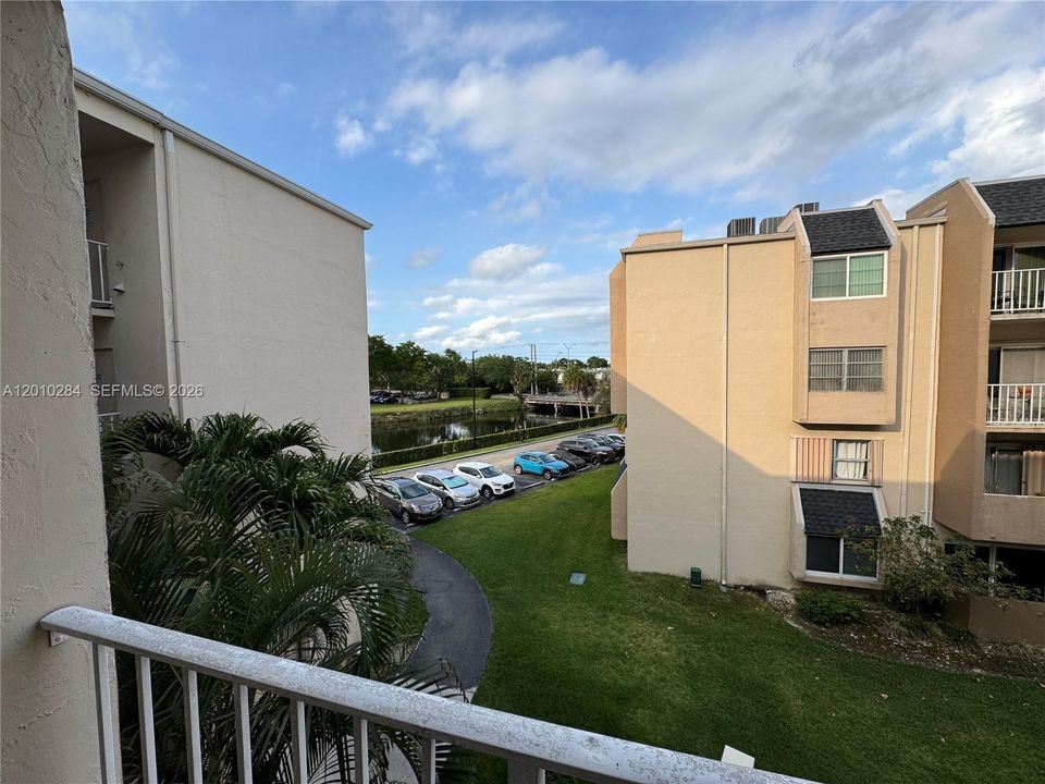 For Sale: $272,000 (1 beds, 1 baths, 809 Square Feet)