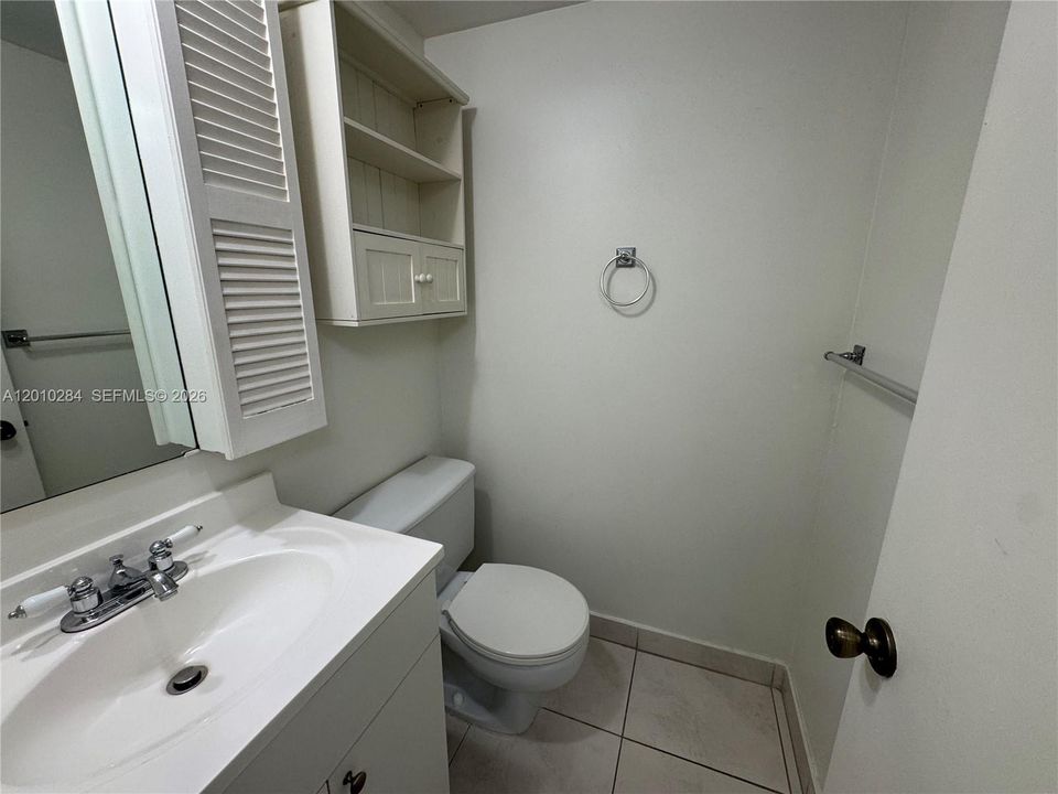For Sale: $272,000 (1 beds, 1 baths, 809 Square Feet)