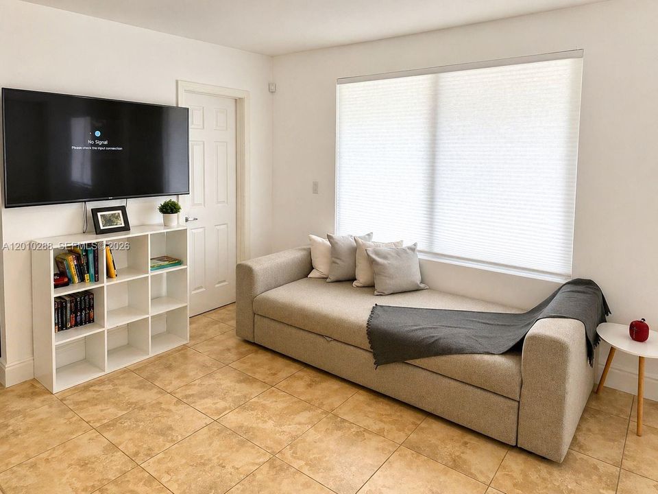 For Sale: $599,000 (3 beds, 1 baths, 998 Square Feet)