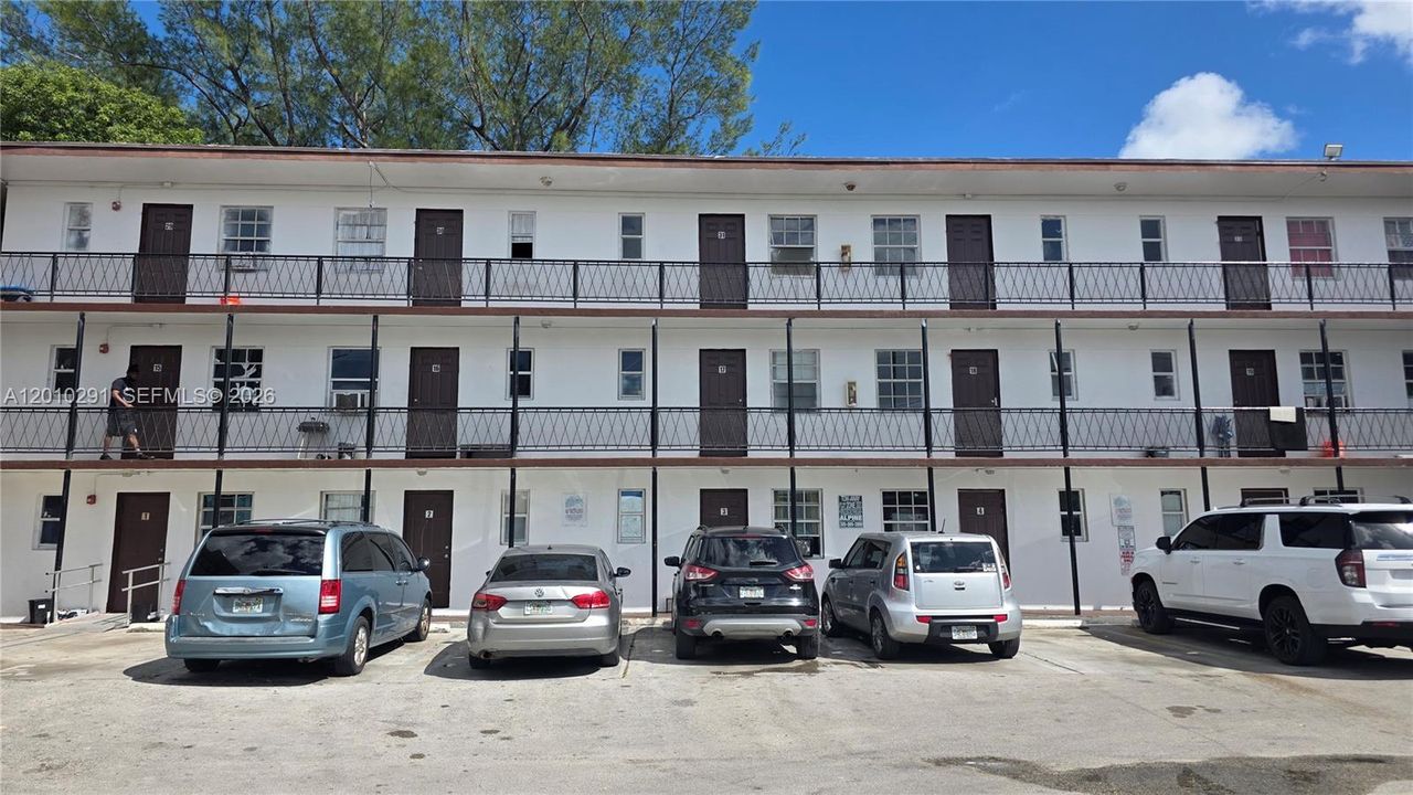 Activo con contrato: $1,395 (1 camas, 1 baños, 0 Pies cuadrados)