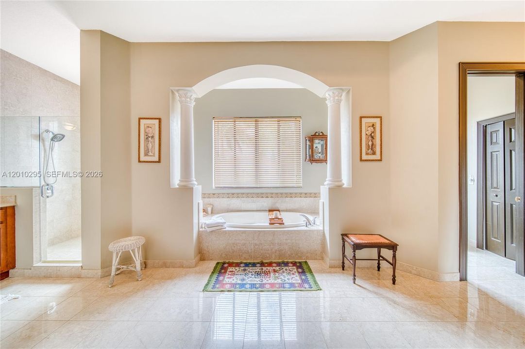 En Venta: $1,197,000 (5 camas, 4 baños, 3982 Pies cuadrados)
