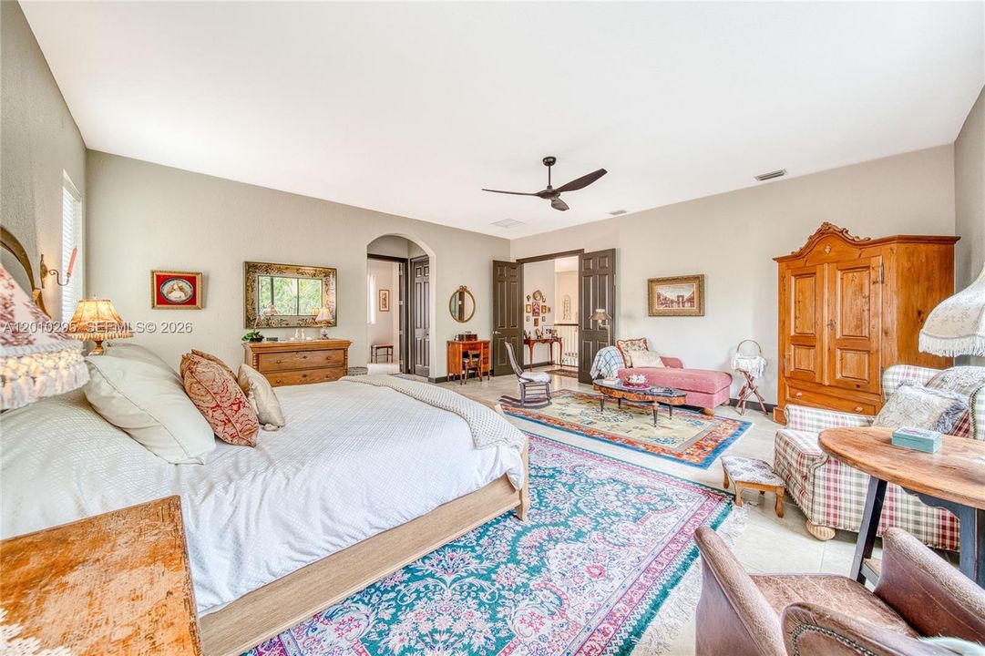 En Venta: $1,197,000 (5 camas, 4 baños, 3982 Pies cuadrados)