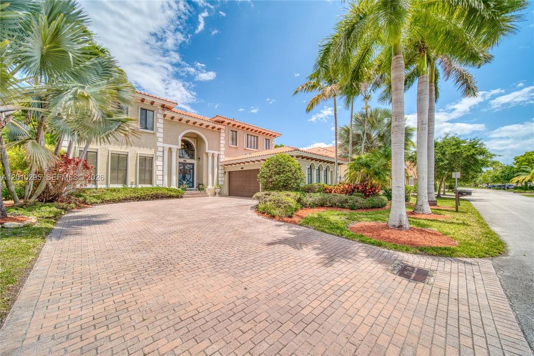 En Venta: $1,197,000 (5 camas, 4 baños, 3982 Pies cuadrados)
