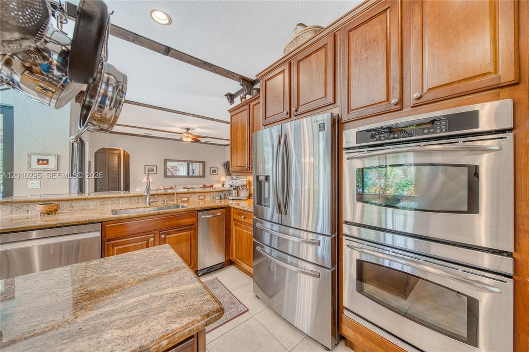 En Venta: $1,197,000 (5 camas, 4 baños, 3982 Pies cuadrados)