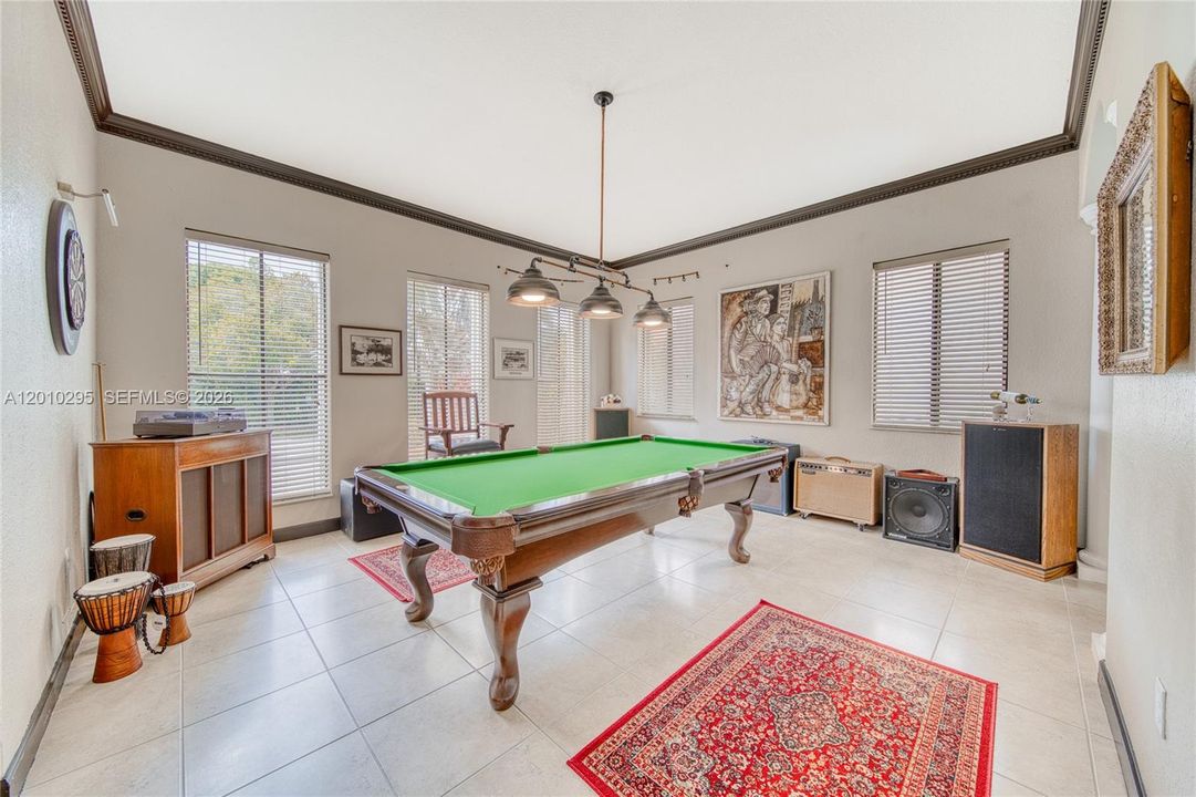 En Venta: $1,197,000 (5 camas, 4 baños, 3982 Pies cuadrados)