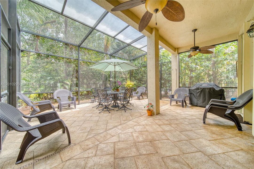 En Venta: $1,197,000 (5 camas, 4 baños, 3982 Pies cuadrados)