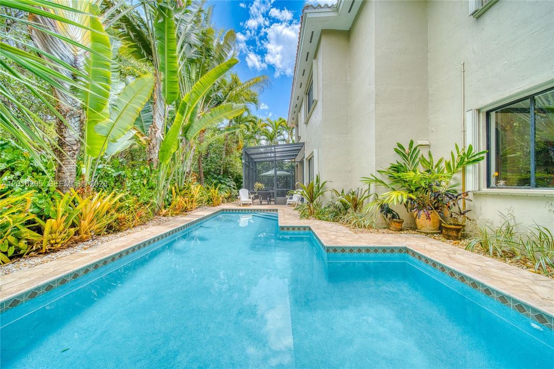 En Venta: $1,197,000 (5 camas, 4 baños, 3982 Pies cuadrados)