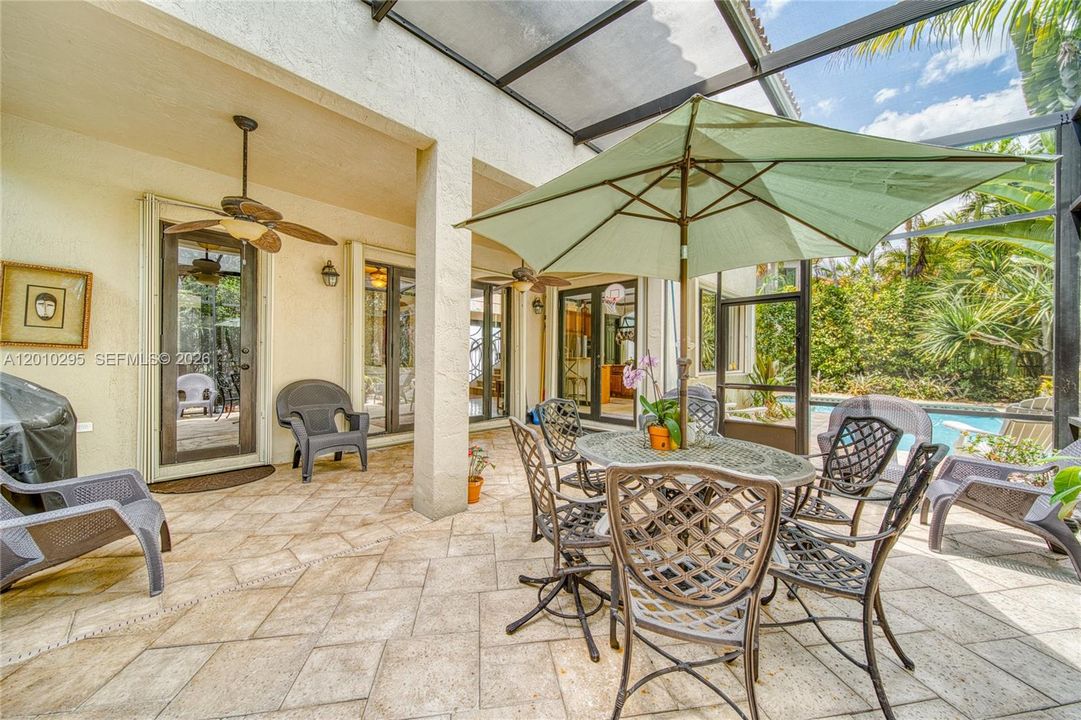 En Venta: $1,197,000 (5 camas, 4 baños, 3982 Pies cuadrados)