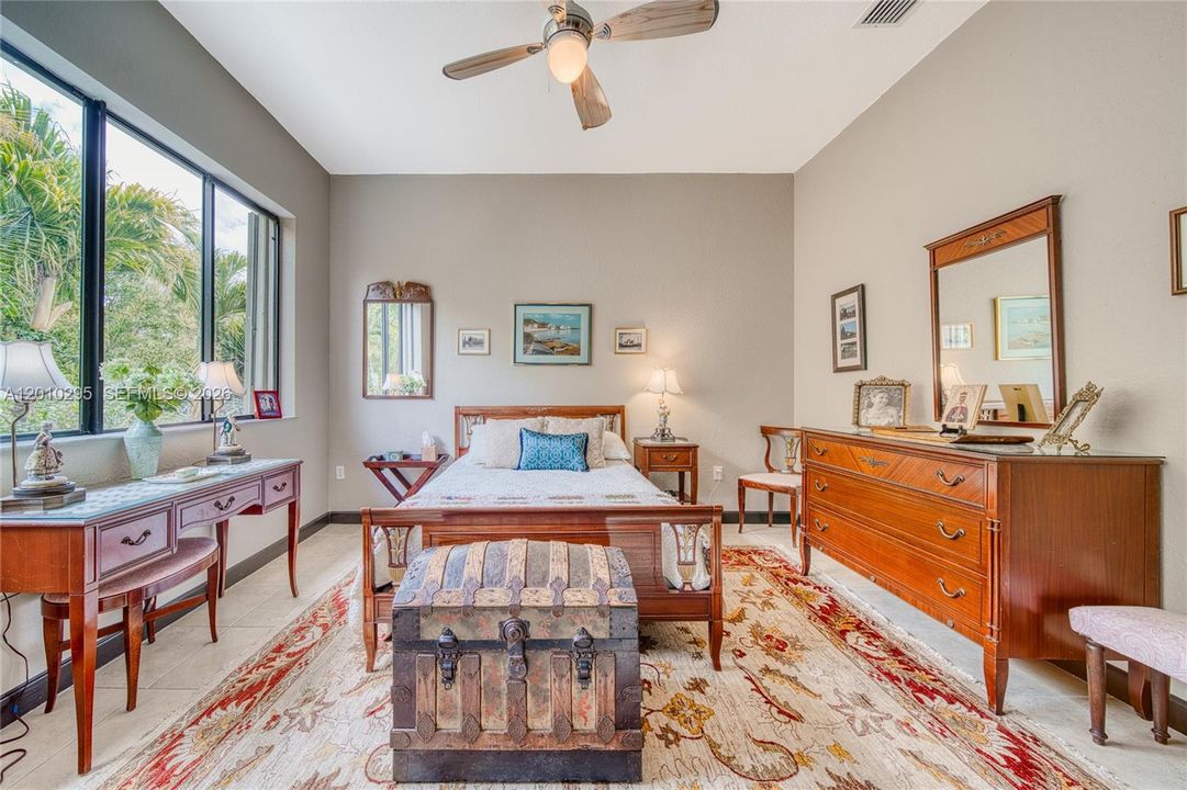 En Venta: $1,197,000 (5 camas, 4 baños, 3982 Pies cuadrados)