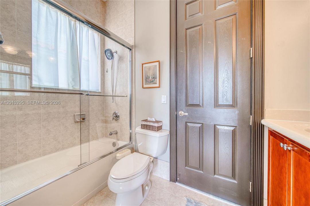 En Venta: $1,197,000 (5 camas, 4 baños, 3982 Pies cuadrados)
