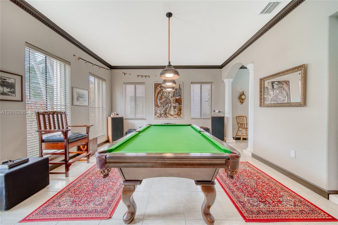 En Venta: $1,197,000 (5 camas, 4 baños, 3982 Pies cuadrados)