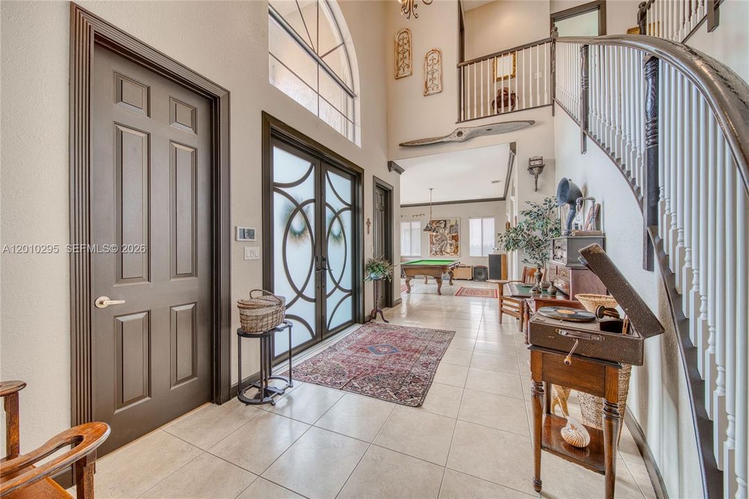En Venta: $1,197,000 (5 camas, 4 baños, 3982 Pies cuadrados)
