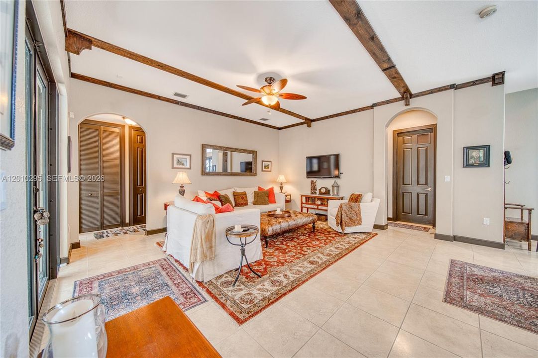 En Venta: $1,197,000 (5 camas, 4 baños, 3982 Pies cuadrados)