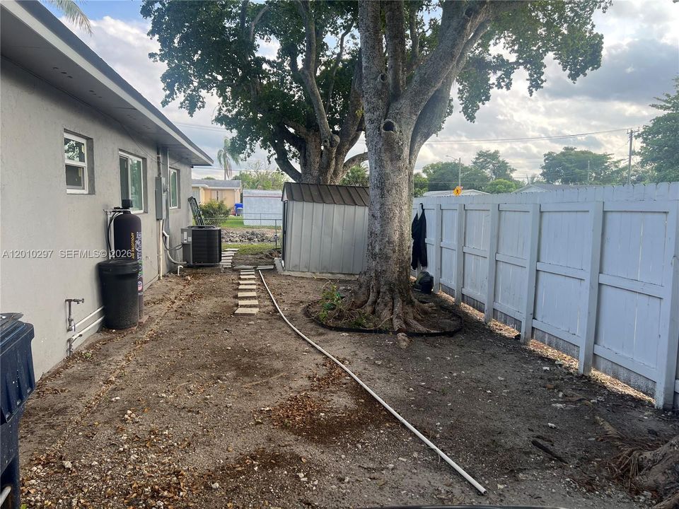 For Sale: $438,900 (3 beds, 2 baths, 1275 Square Feet)