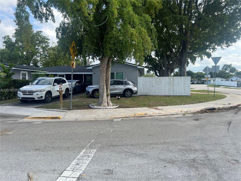 For Sale: $438,900 (3 beds, 2 baths, 1275 Square Feet)