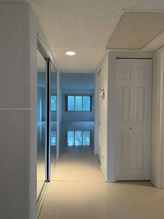 For Sale: $199,000 (1 beds, 1 baths, 1045 Square Feet)