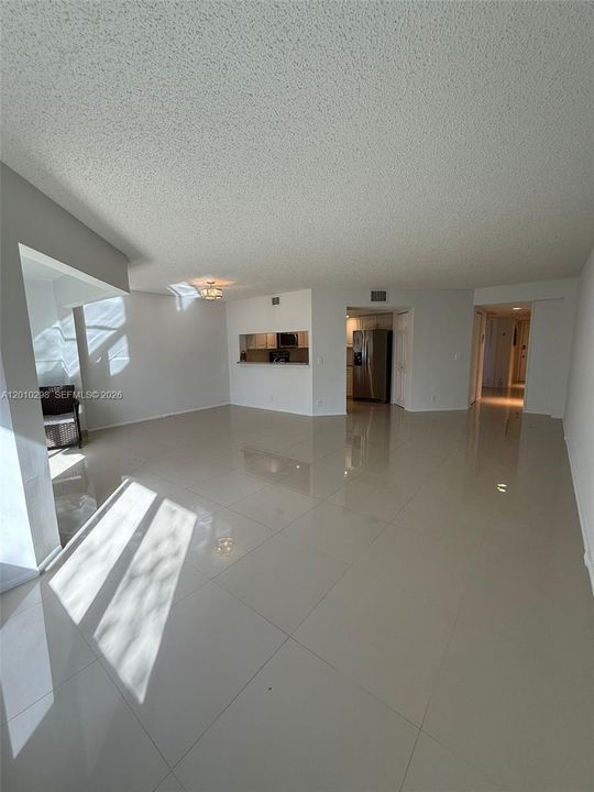 For Sale: $199,000 (1 beds, 1 baths, 1045 Square Feet)