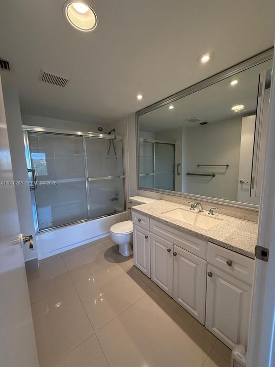 For Sale: $199,000 (1 beds, 1 baths, 1045 Square Feet)