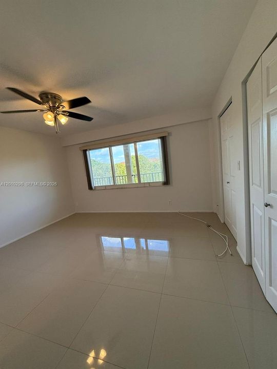 For Sale: $199,000 (1 beds, 1 baths, 1045 Square Feet)