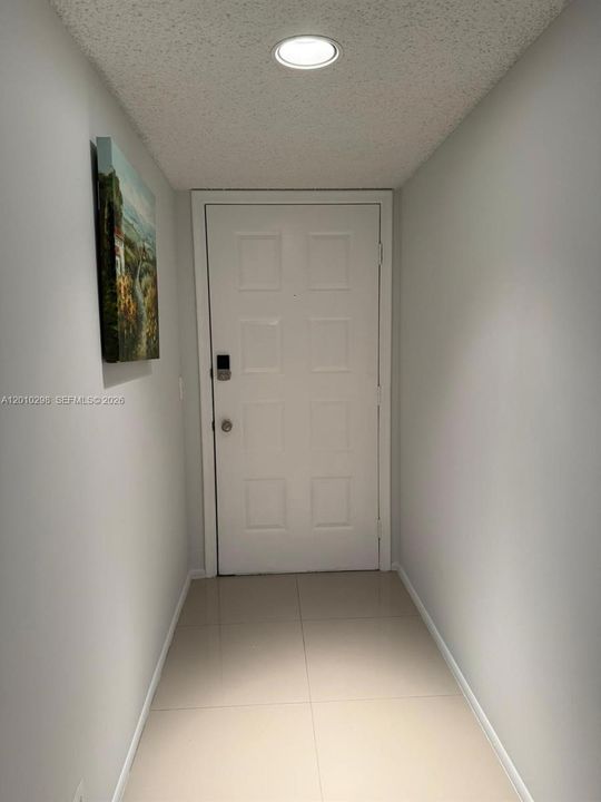 For Sale: $199,000 (1 beds, 1 baths, 1045 Square Feet)