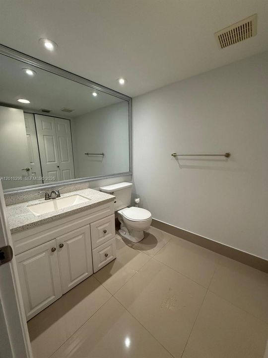 For Sale: $199,000 (1 beds, 1 baths, 1045 Square Feet)