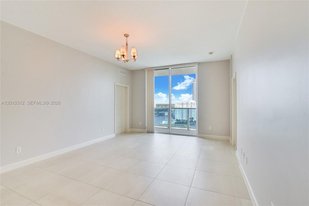 For Sale: $680,000 (2 beds, 2 baths, 1306 Square Feet)