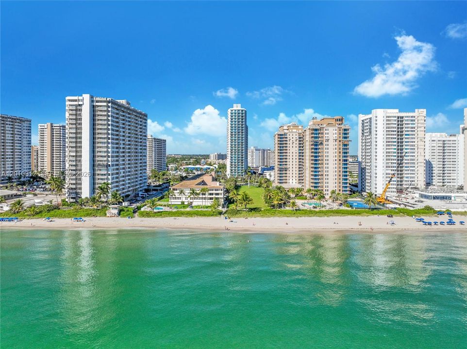 For Sale: $680,000 (2 beds, 2 baths, 1306 Square Feet)