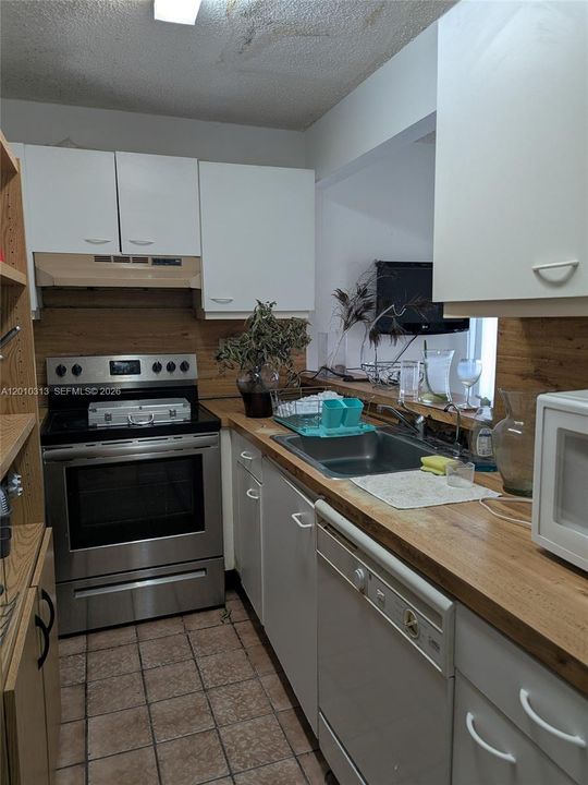 Recently Sold: $300,000 (3 beds, 1 baths, 1150 Square Feet)
