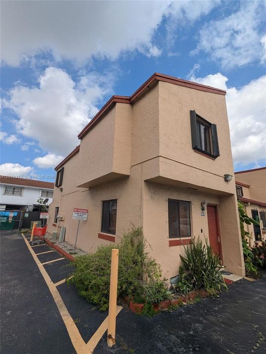 Recently Sold: $300,000 (3 beds, 1 baths, 1150 Square Feet)