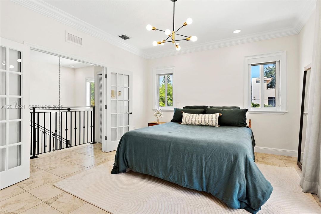 Activo con contrato: $2,395,000 (3 camas, 3 baños, 2431 Pies cuadrados)