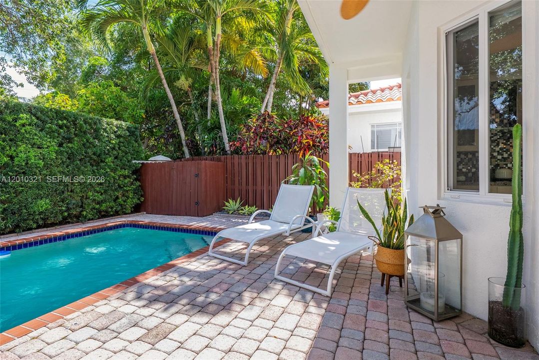 Activo con contrato: $2,395,000 (3 camas, 3 baños, 2431 Pies cuadrados)