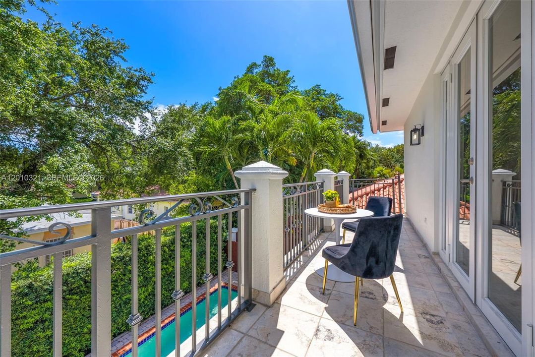 Activo con contrato: $2,395,000 (3 camas, 3 baños, 2431 Pies cuadrados)