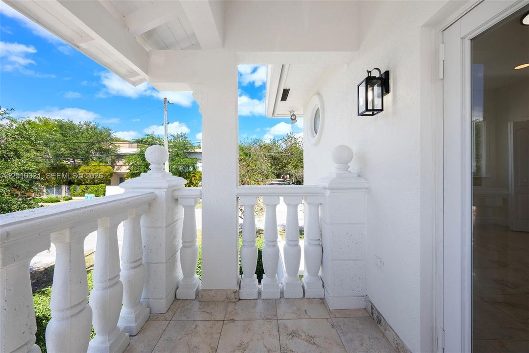 Activo con contrato: $2,395,000 (3 camas, 3 baños, 2431 Pies cuadrados)