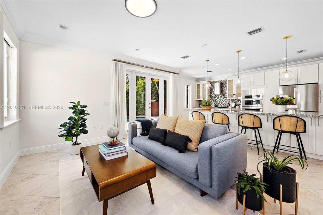 Activo con contrato: $2,395,000 (3 camas, 3 baños, 2431 Pies cuadrados)