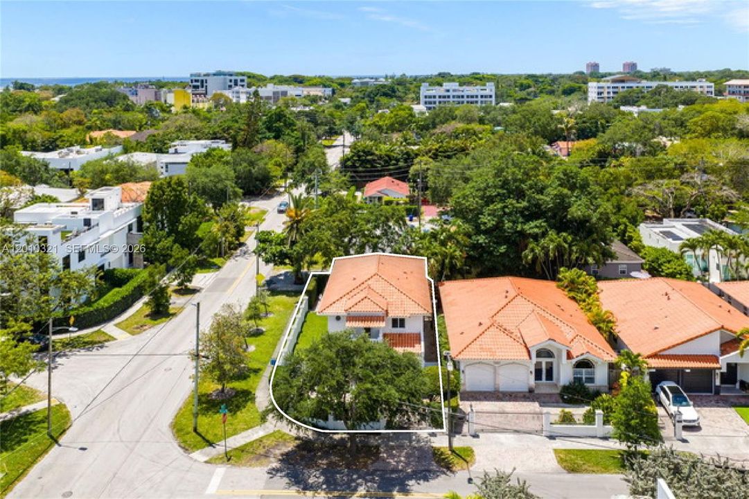 Activo con contrato: $2,395,000 (3 camas, 3 baños, 2431 Pies cuadrados)
