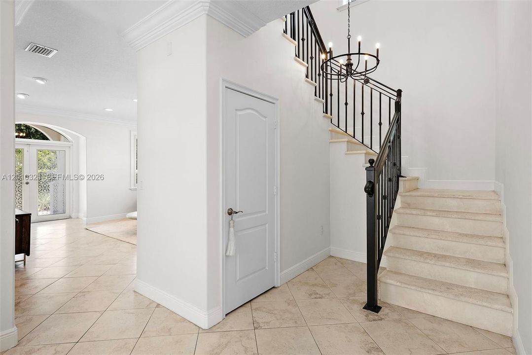 Activo con contrato: $2,395,000 (3 camas, 3 baños, 2431 Pies cuadrados)