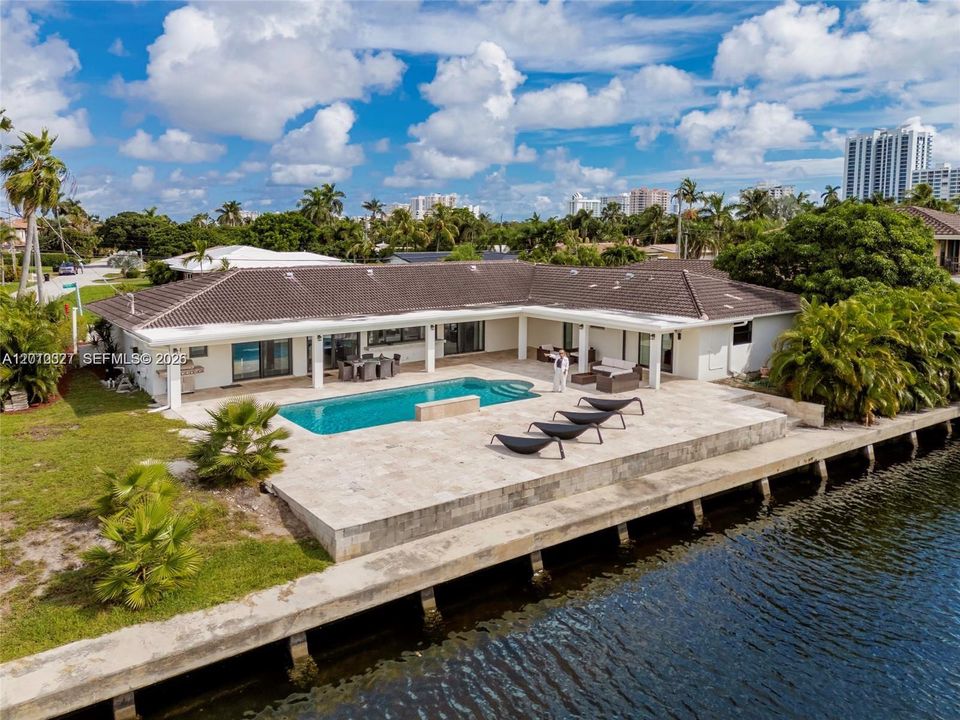 For Sale: $2,550,000 (4 beds, 3 baths, 2934 Square Feet)